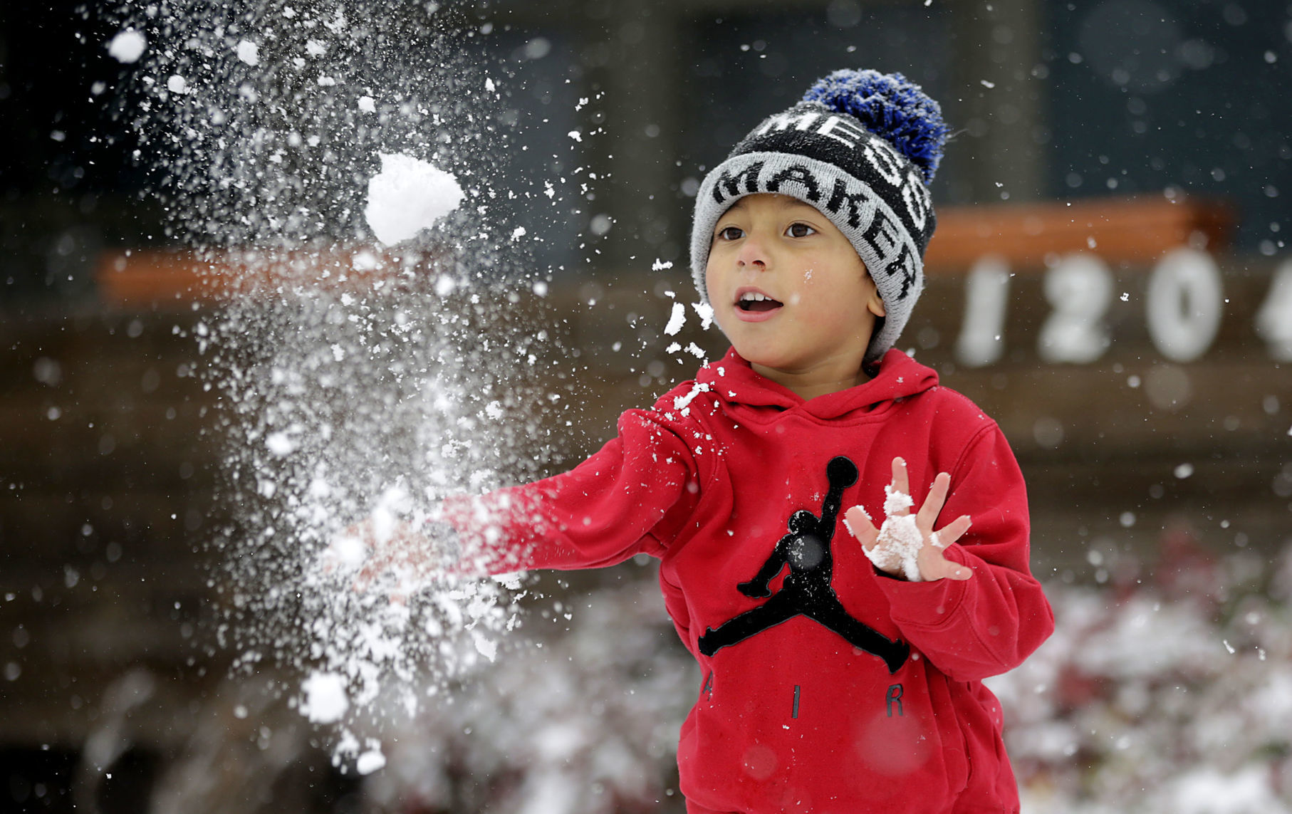 Snow falls on Tulsa area, northeast Oklahoma
